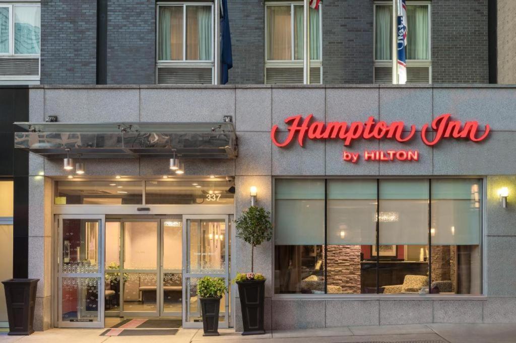 Hampton Inn By Hilton New York Times Square Exterior photo